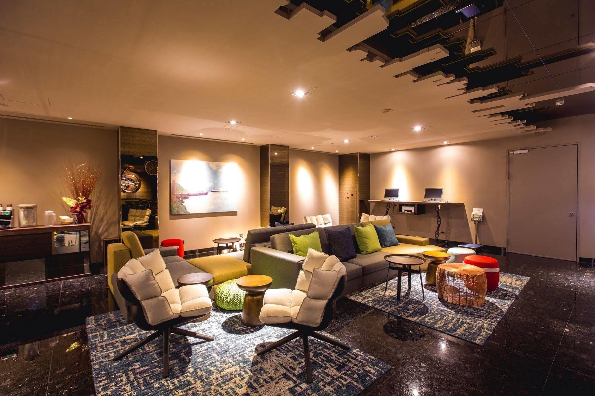 Airline Inn - Kaohsiung Station Zewnętrze zdjęcie